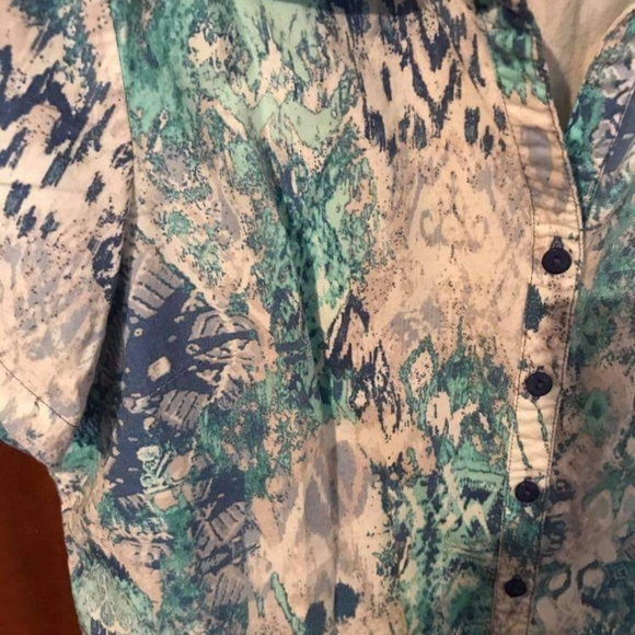 5 For $15 Vintage Animal print Erika button-up blouse size medium - Picture 3 of 3